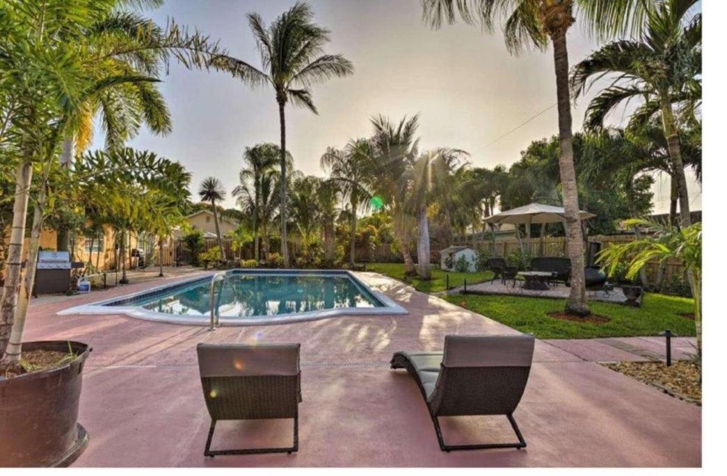Luxury 8BR Entire Mini-Resort with Heated Pool, Tiki Bar - Tropical Paradise Near Beach!