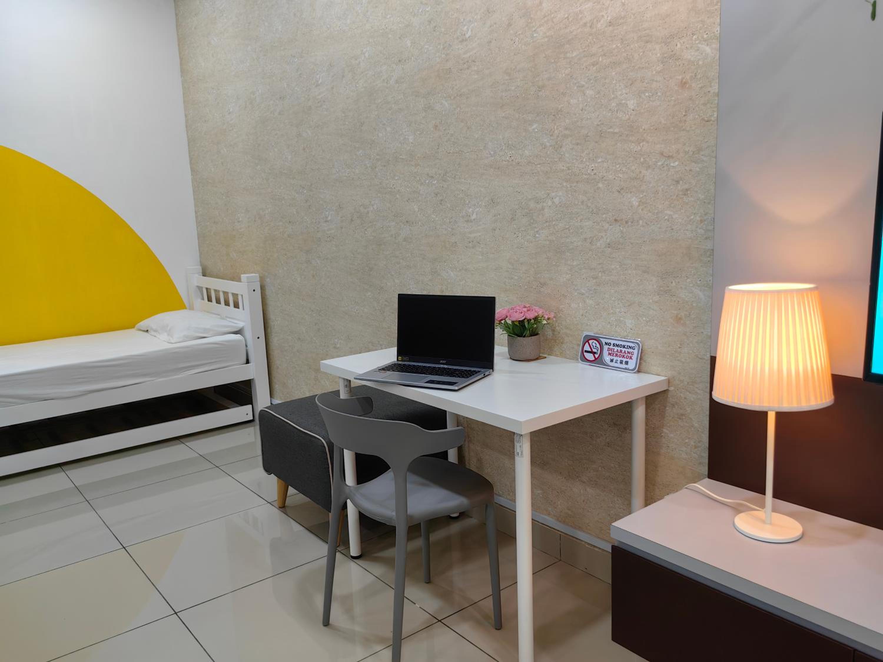 Mount Austin Homestay,1-4 Pax, 5 mins to IKEA TOPPEN AEON Tebrau HSA FREE WIFI and NETFLIX