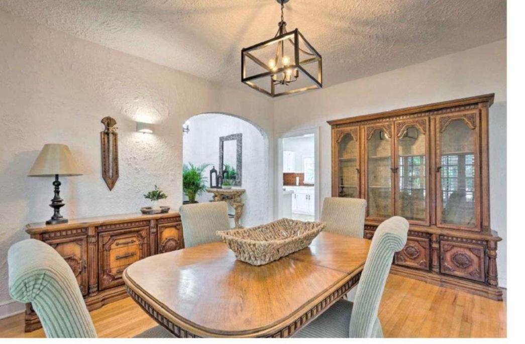 Luxury 8BR Entire Mini-Resort with Heated Pool, Tiki Bar - Tropical Paradise Near Beach!
