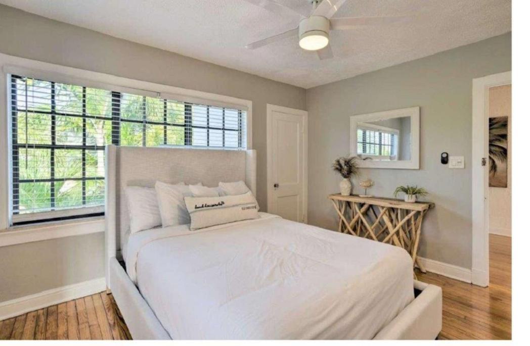 Luxury 8BR Entire Mini-Resort with Heated Pool, Tiki Bar - Tropical Paradise Near Beach!