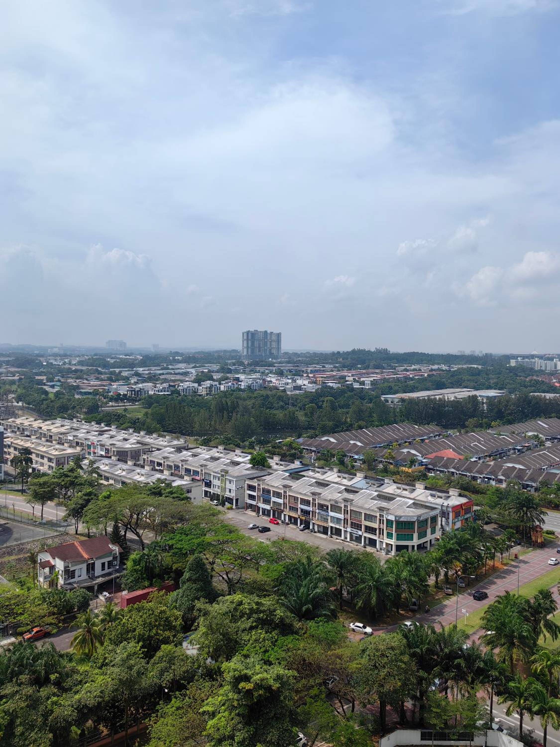 Mount Austin Homestay,1-4 Pax, 5 mins to IKEA TOPPEN AEON Tebrau HSA FREE WIFI and NETFLIX