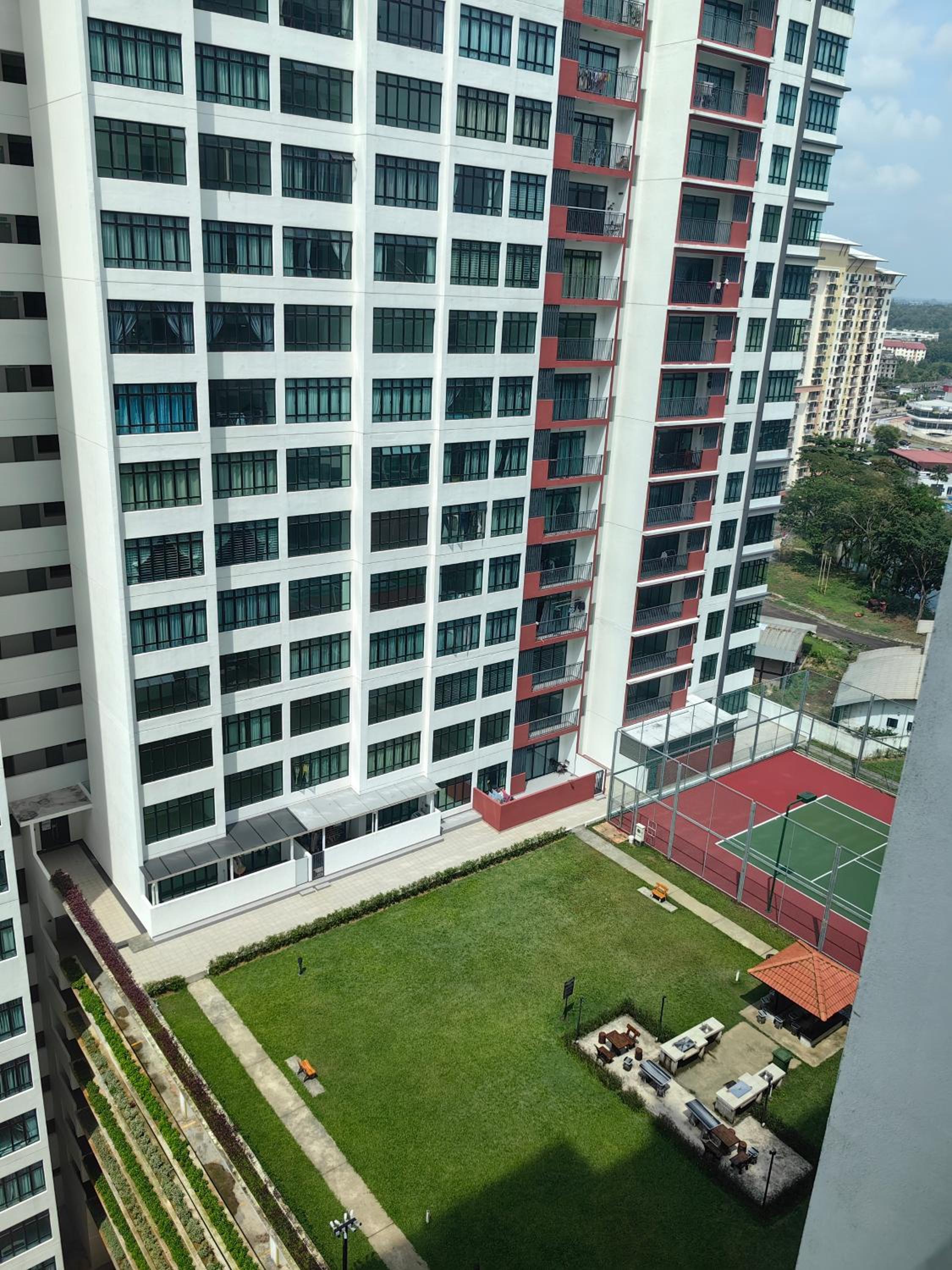 Mount Austin Homestay,1-4 Pax, 5 mins to IKEA TOPPEN AEON Tebrau HSA FREE WIFI and NETFLIX