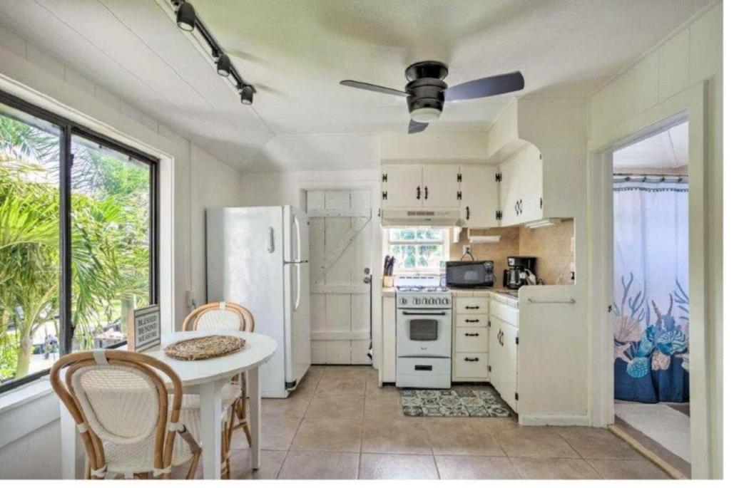 Luxury 8BR Entire Mini-Resort with Heated Pool, Tiki Bar - Tropical Paradise Near Beach!