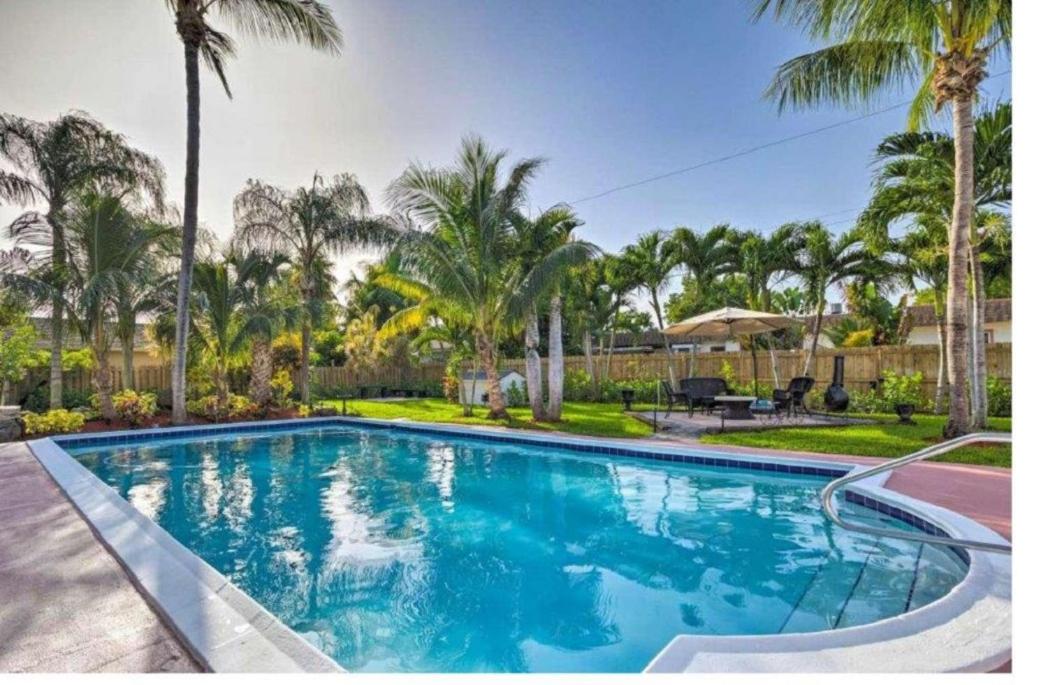 Luxury 8BR Entire Mini-Resort with Heated Pool, Tiki Bar - Tropical Paradise Near Beach!