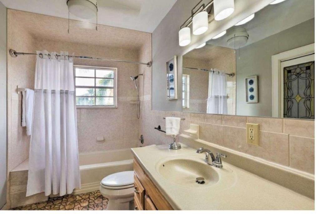 Luxury 8BR Entire Mini-Resort with Heated Pool, Tiki Bar - Tropical Paradise Near Beach!
