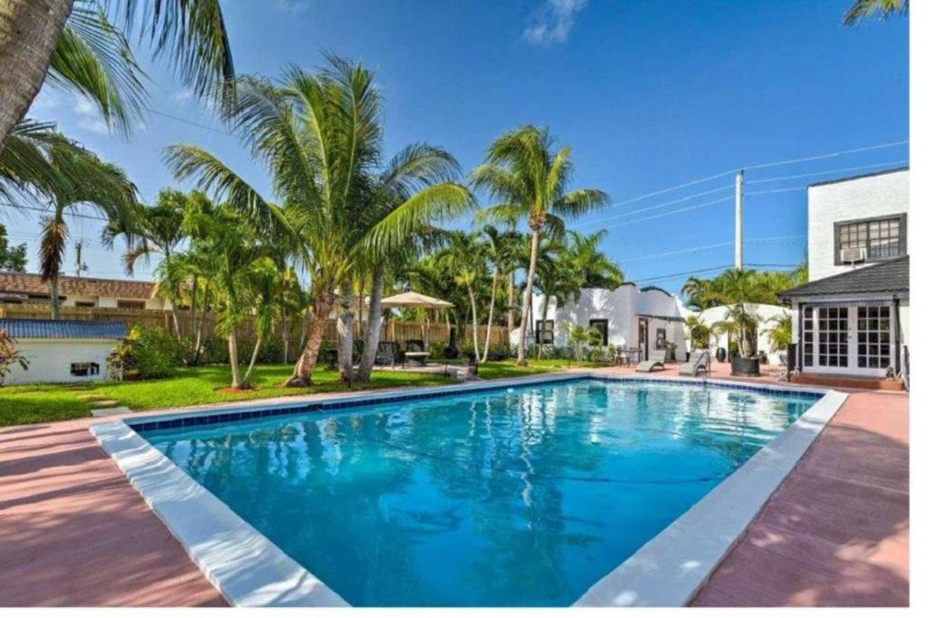 Luxury 8BR Entire Mini-Resort with Heated Pool, Tiki Bar - Tropical Paradise Near Beach!