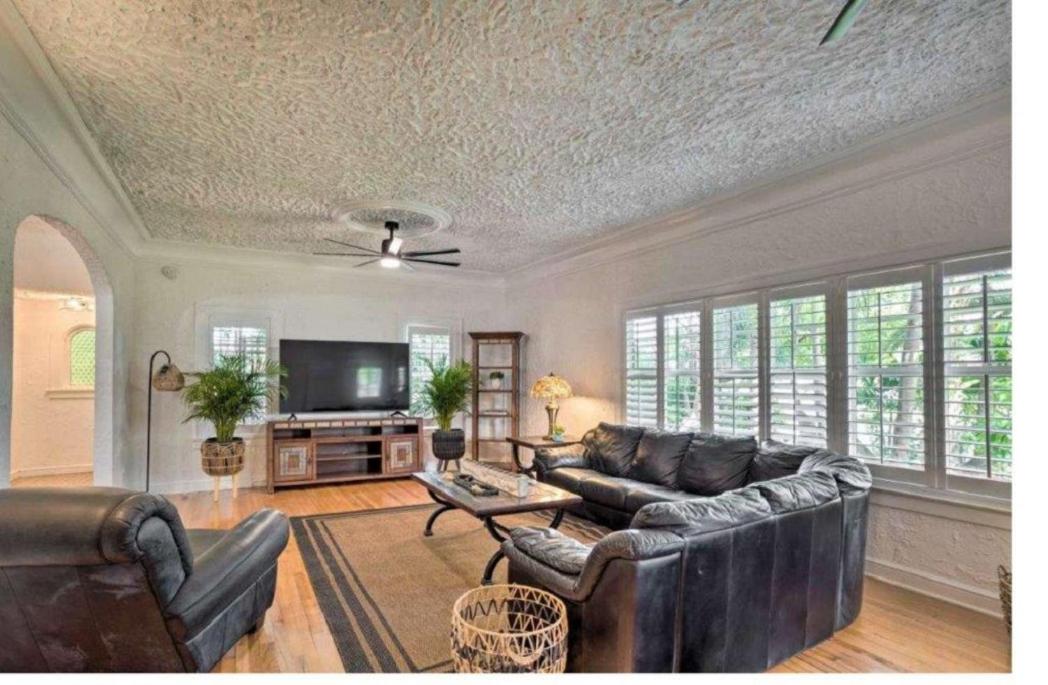 Luxury 8BR Entire Mini-Resort with Heated Pool, Tiki Bar - Tropical Paradise Near Beach!