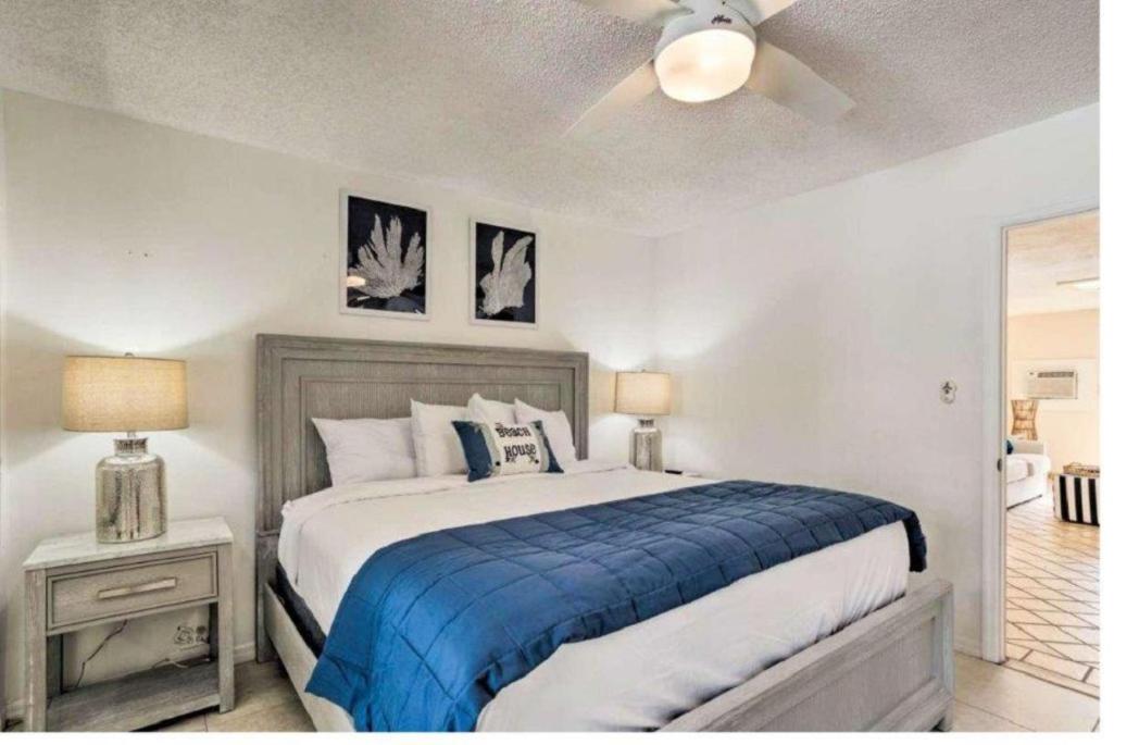 Luxury 8BR Entire Mini-Resort with Heated Pool, Tiki Bar - Tropical Paradise Near Beach!