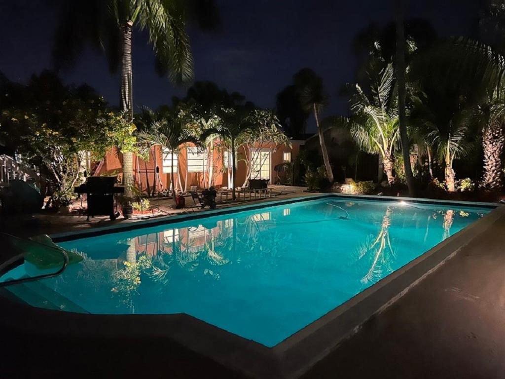 Luxury 8BR Entire Mini-Resort with Heated Pool, Tiki Bar - Tropical Paradise Near Beach!