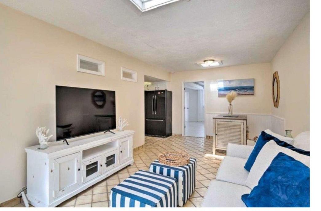 Luxury 8BR Entire Mini-Resort with Heated Pool, Tiki Bar - Tropical Paradise Near Beach!