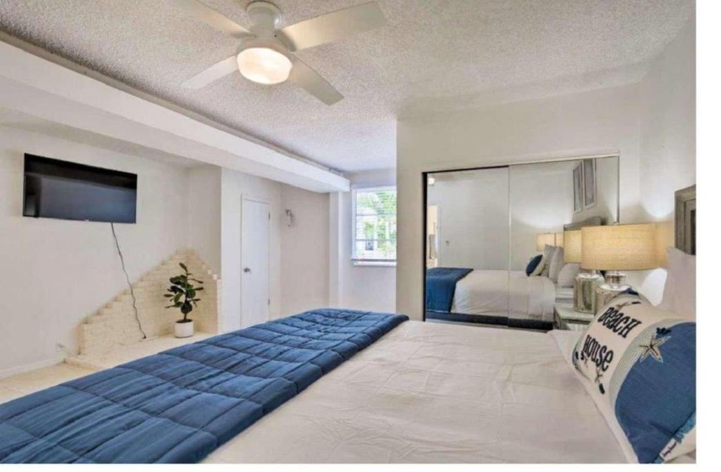 Luxury 8BR Entire Mini-Resort with Heated Pool, Tiki Bar - Tropical Paradise Near Beach!