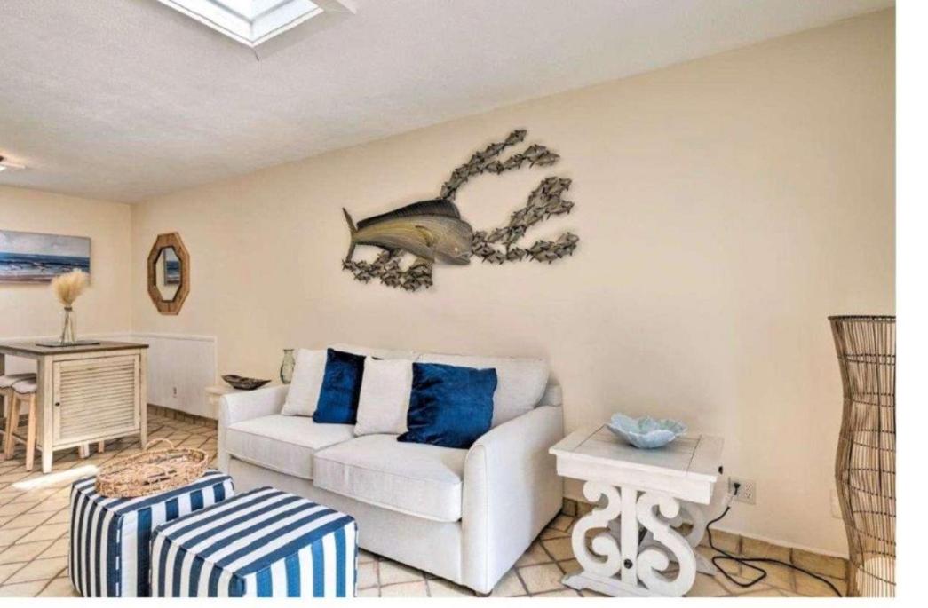 Luxury 8BR Entire Mini-Resort with Heated Pool, Tiki Bar - Tropical Paradise Near Beach!