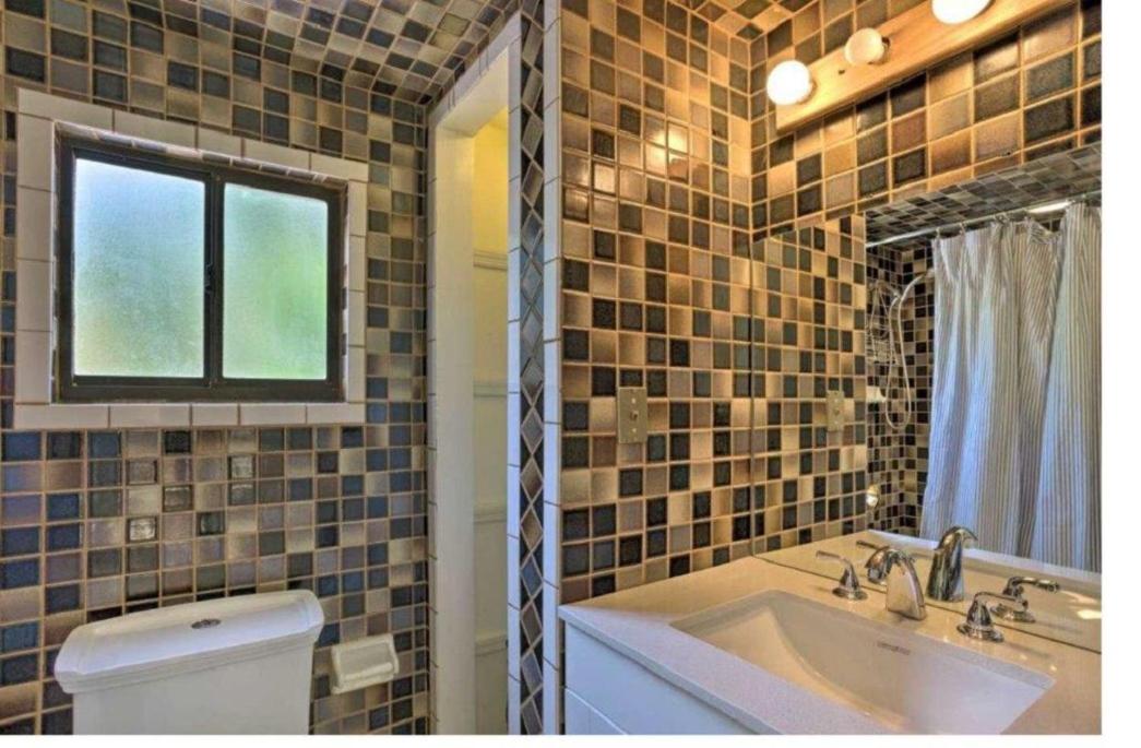 Luxury 8BR Entire Mini-Resort with Heated Pool, Tiki Bar - Tropical Paradise Near Beach!