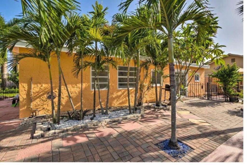Luxury 8BR Entire Mini-Resort with Heated Pool, Tiki Bar - Tropical Paradise Near Beach!