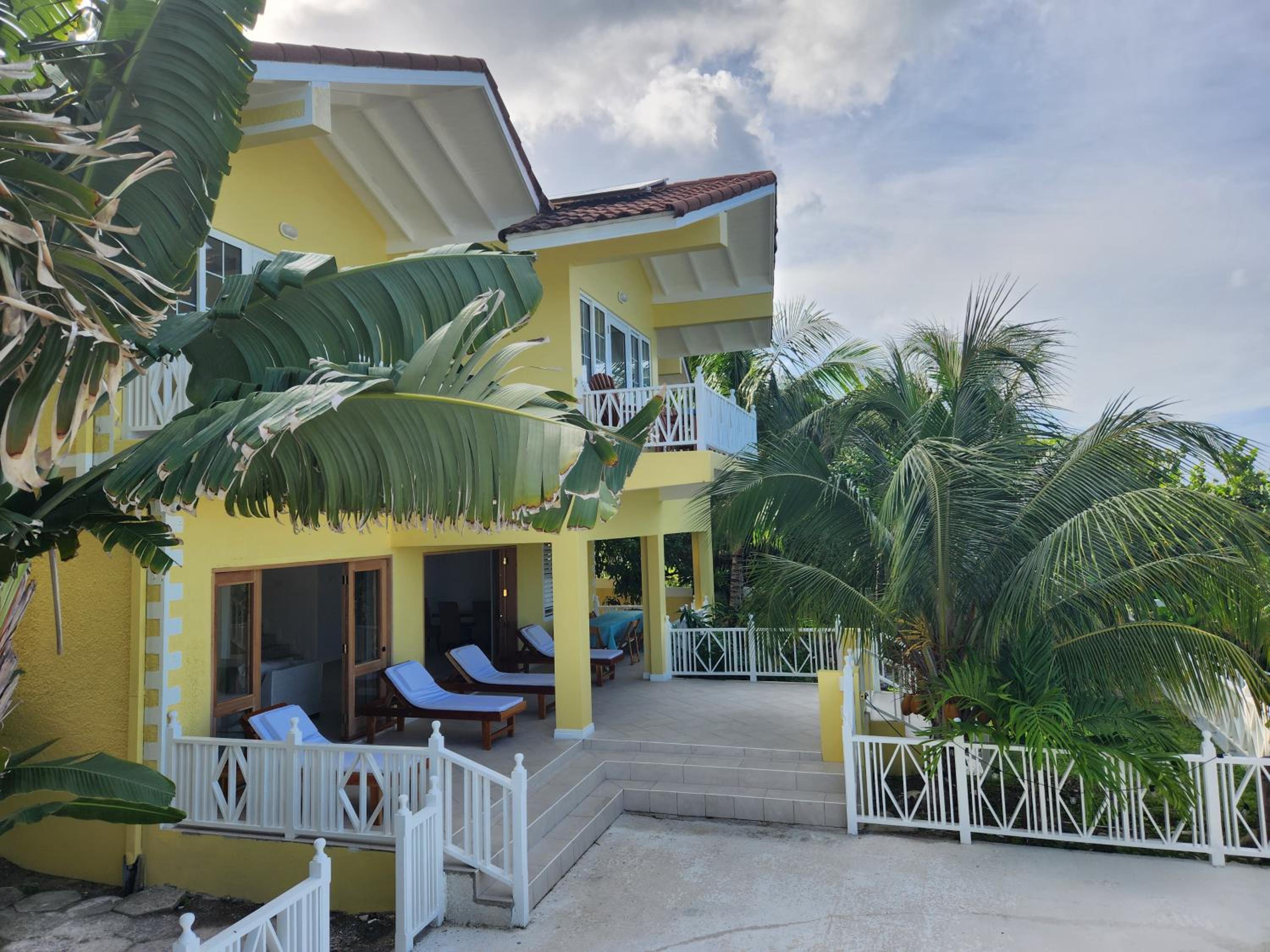 Oasis Palms Luxury Villa view 3