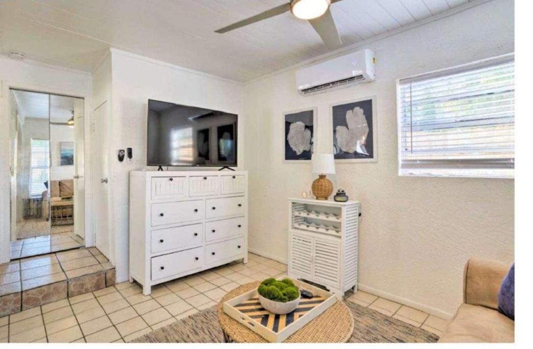 Luxury 8BR Entire Mini-Resort with Heated Pool, Tiki Bar - Tropical Paradise Near Beach!