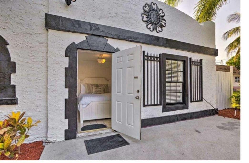 Luxury 8BR Entire Mini-Resort with Heated Pool, Tiki Bar - Tropical Paradise Near Beach!