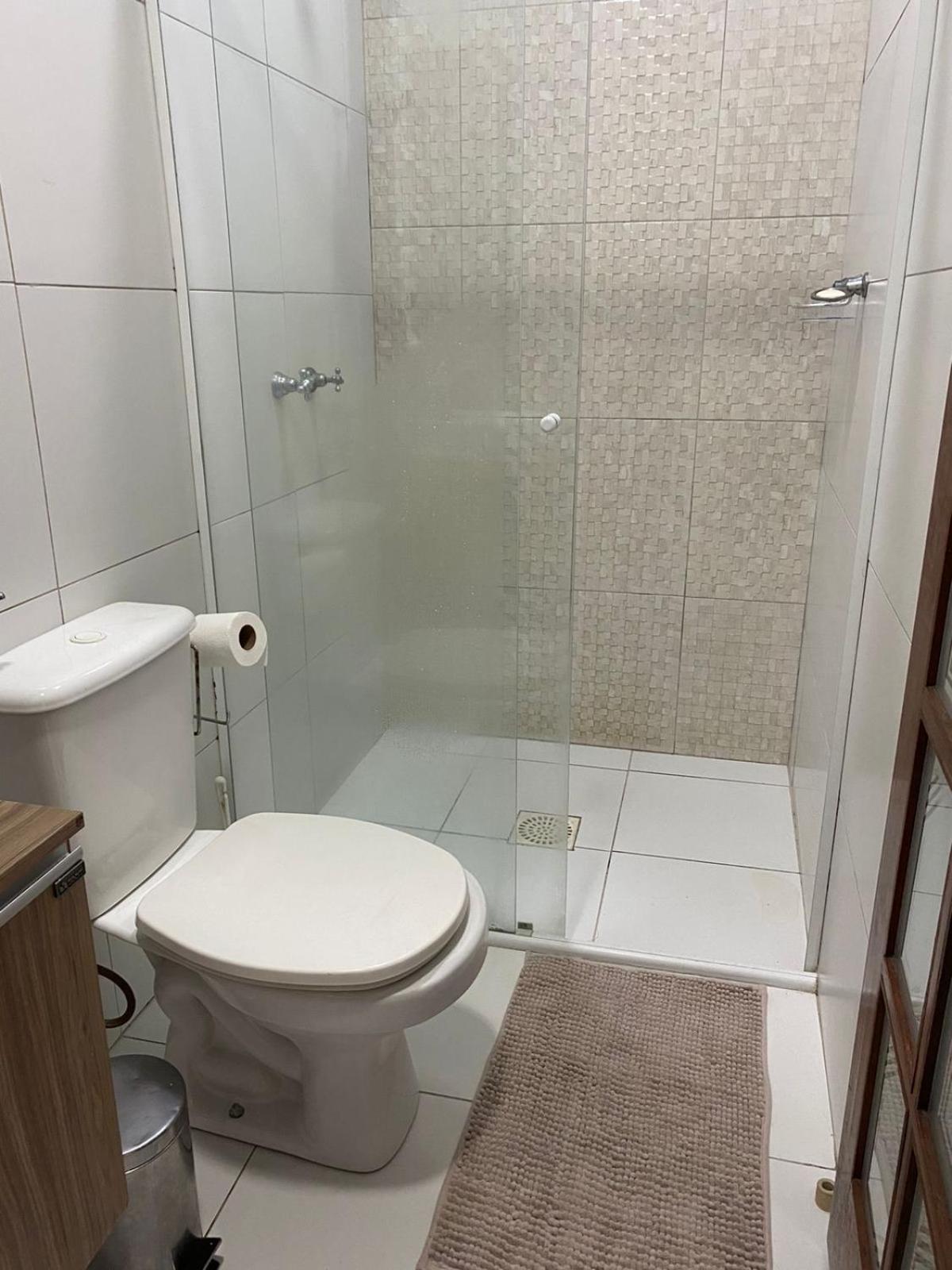Quarto em Casa na rua mais linda da Cidade