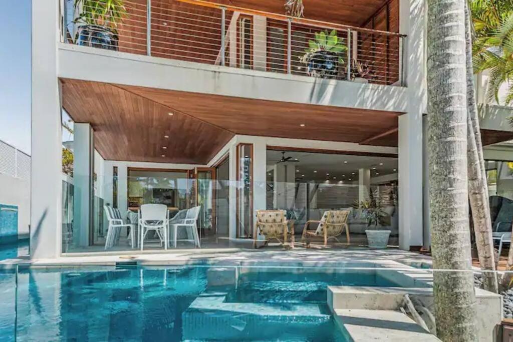 Luxurious, Tropical Haven, Mooloolaba- Moonda5