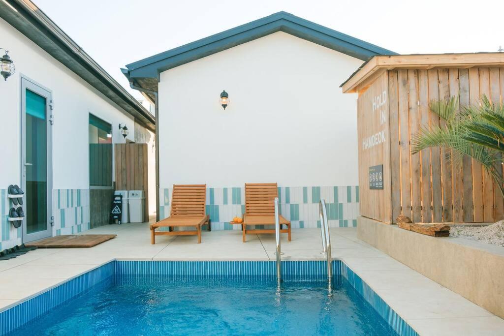 Hold in Hamdeok with Pool