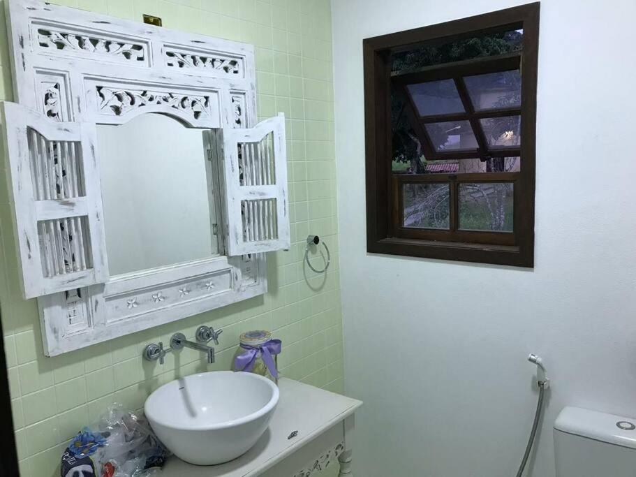 Sítio com 3 suítes +3 quartos, campo e piscina.