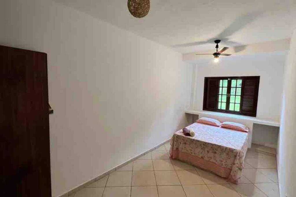 Sítio com 3 suítes +3 quartos, campo e piscina.