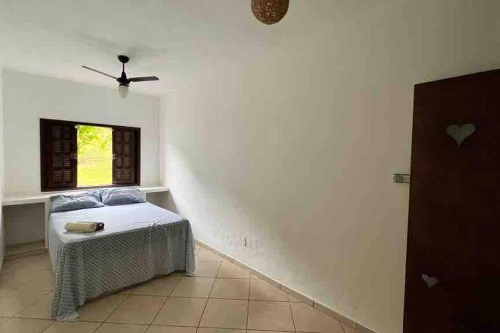 Sítio com 3 suítes +3 quartos, campo e piscina.