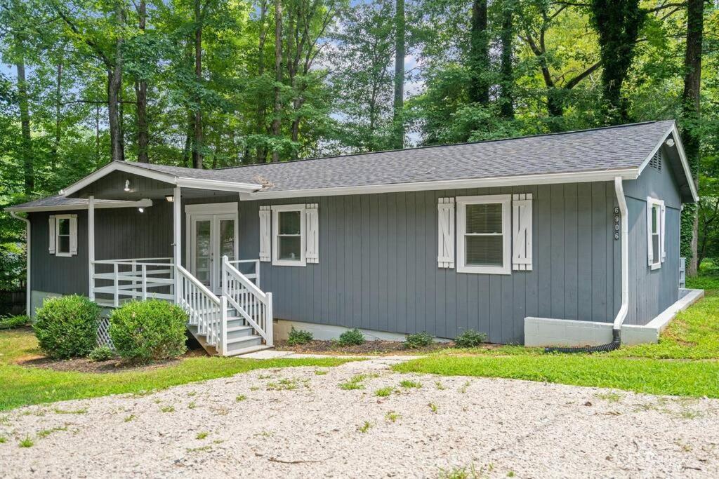 Spacious home- near Airport, Crabtree Mall & Food view 2