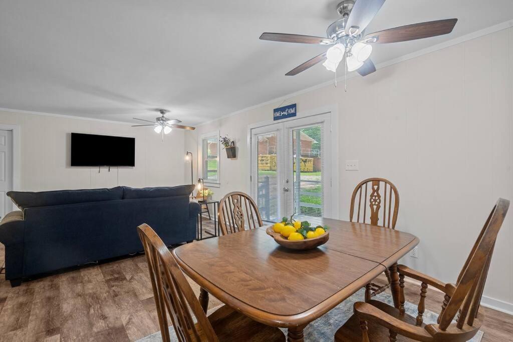 Spacious home- near Airport, Crabtree Mall & Food view 4