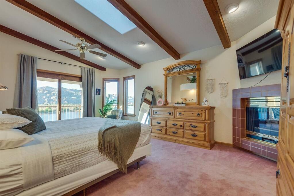 Riverfront Gem, Spa, Games, BBQ, Pet-Friendly! view 5