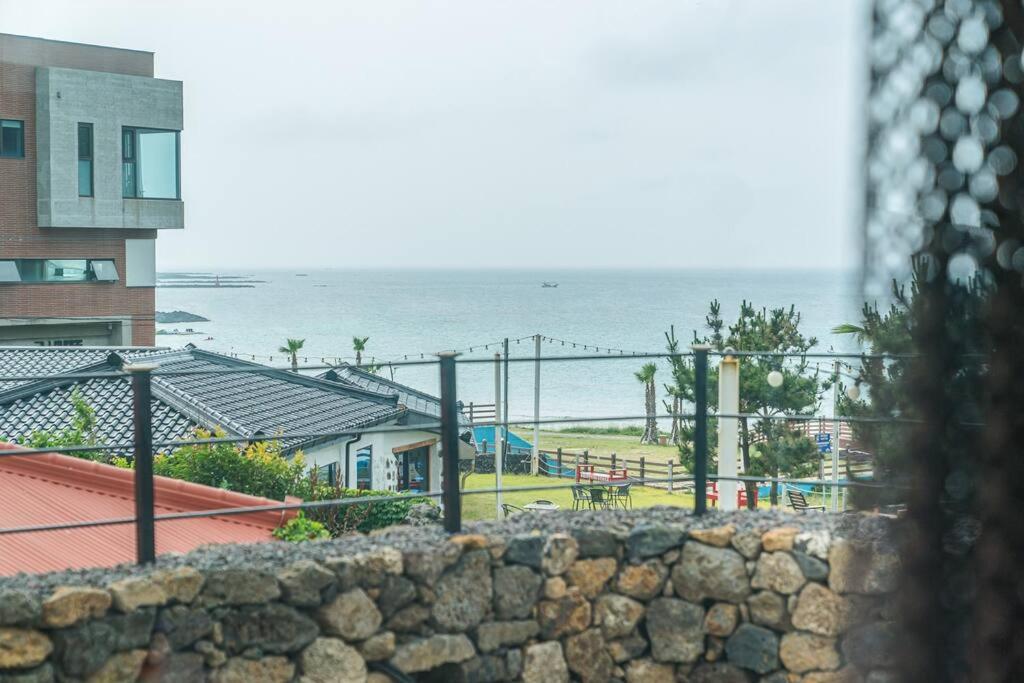 Hold in Hamdeok with beach