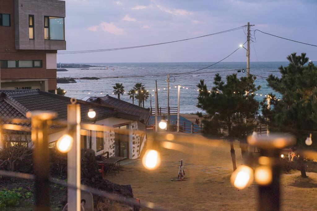 Hold in Hamdeok with beach