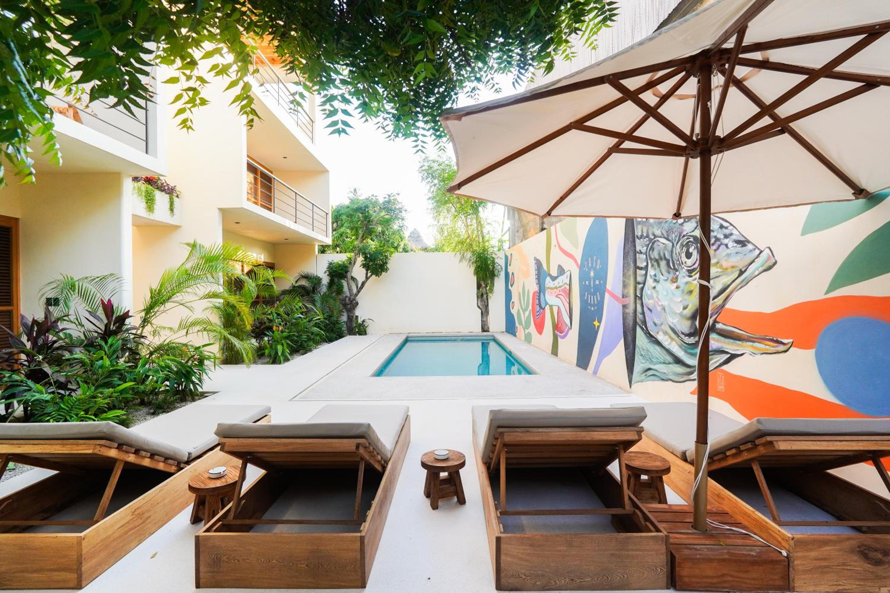 Casa Borka LUXURY FULLY FURNISHED BEACH CONDOS WITH POOL