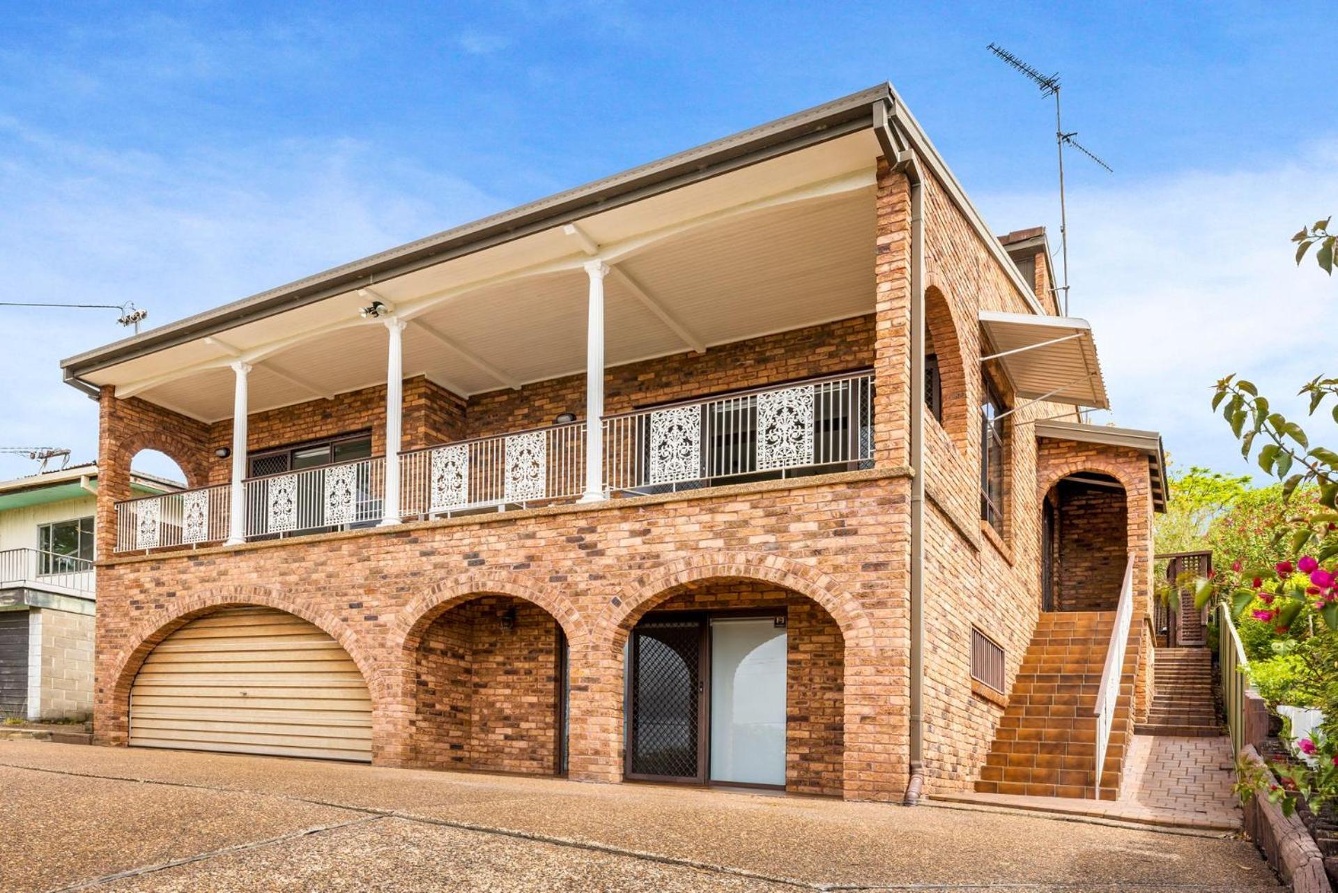 Large Family Home Central to CBD Nelson Bay