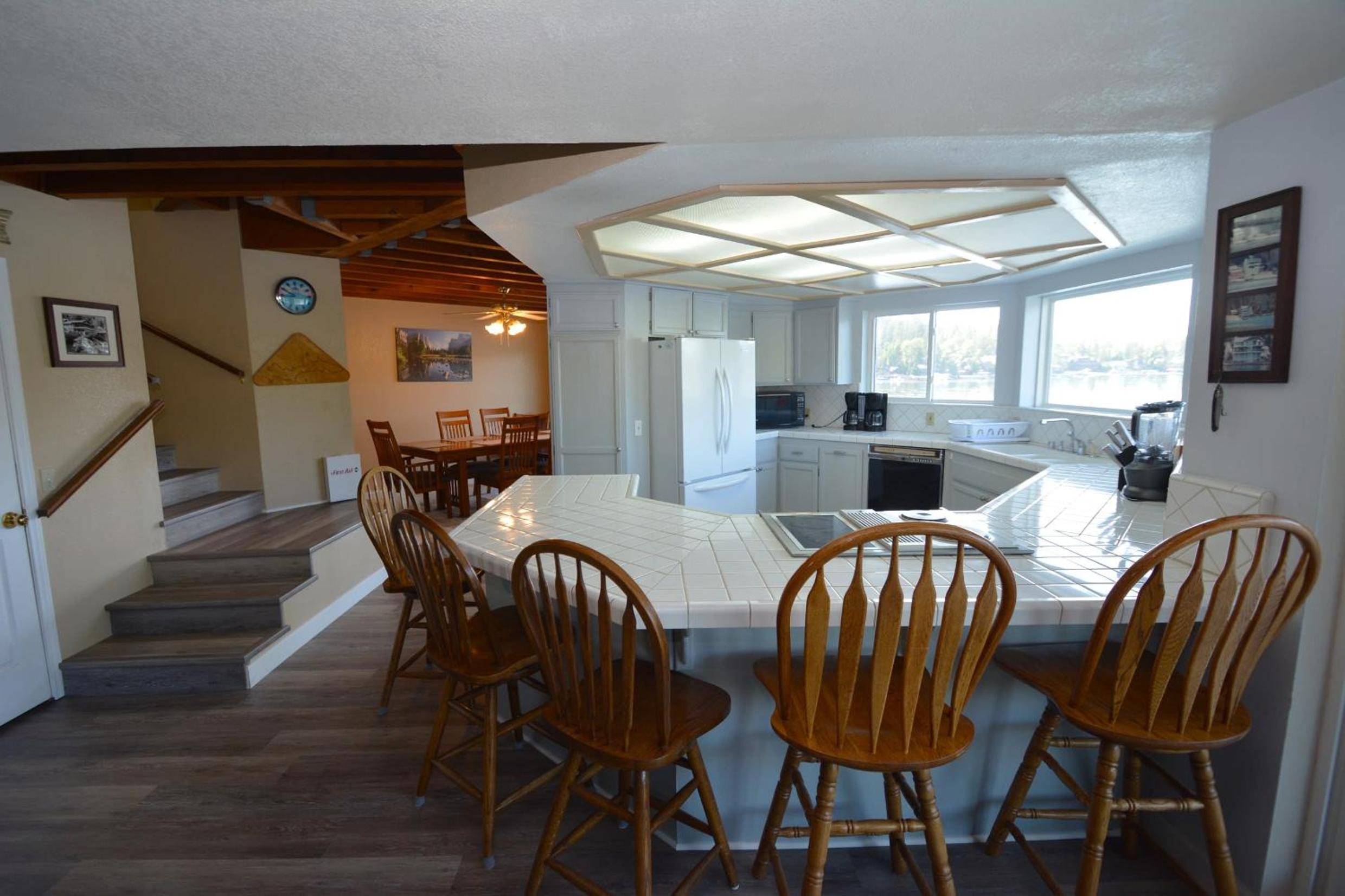 Beautiful Lakefront Home Spectacular View - Herrera