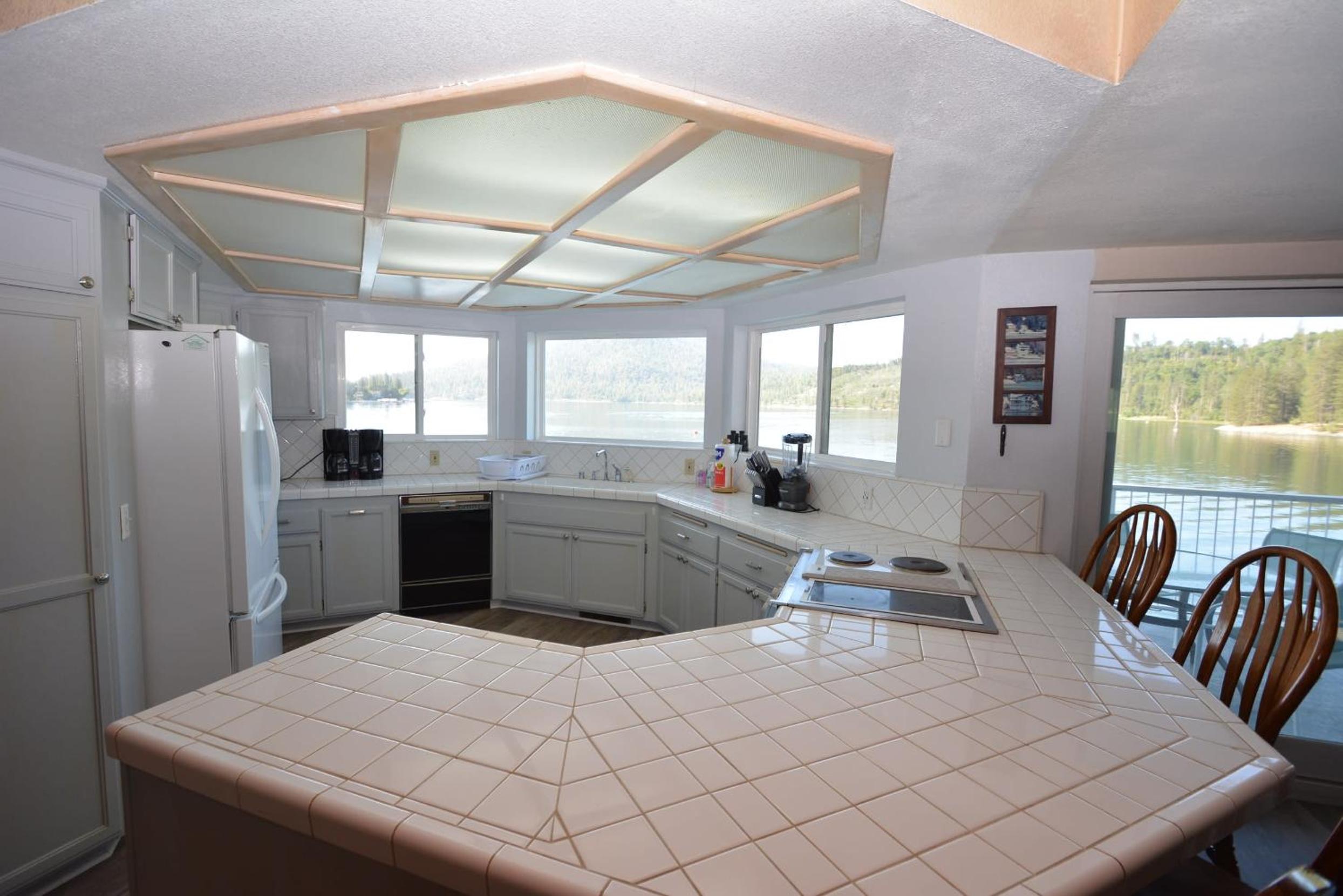Beautiful Lakefront Home Spectacular View - Herrera