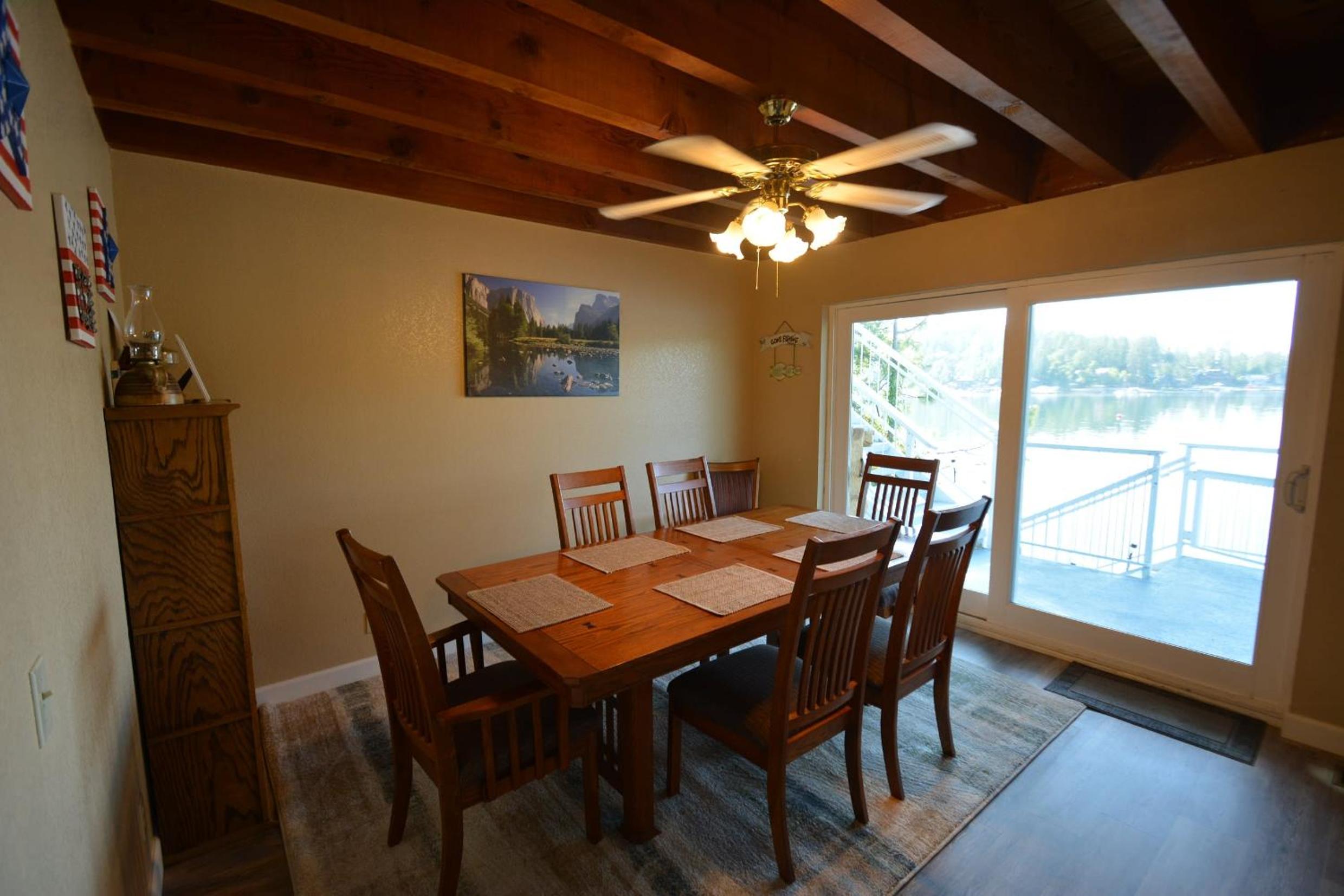 Beautiful Lakefront Home Spectacular View - Herrera