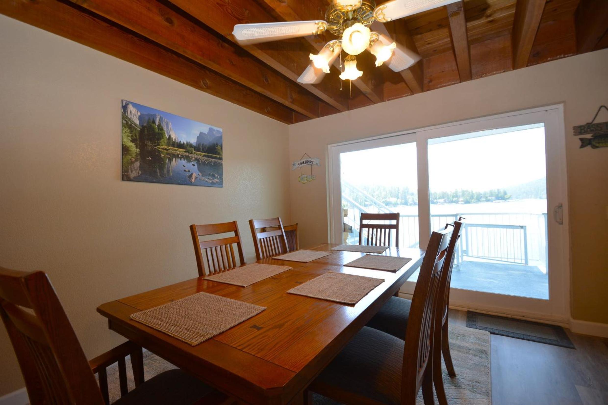 Beautiful Lakefront Home Spectacular View - Herrera