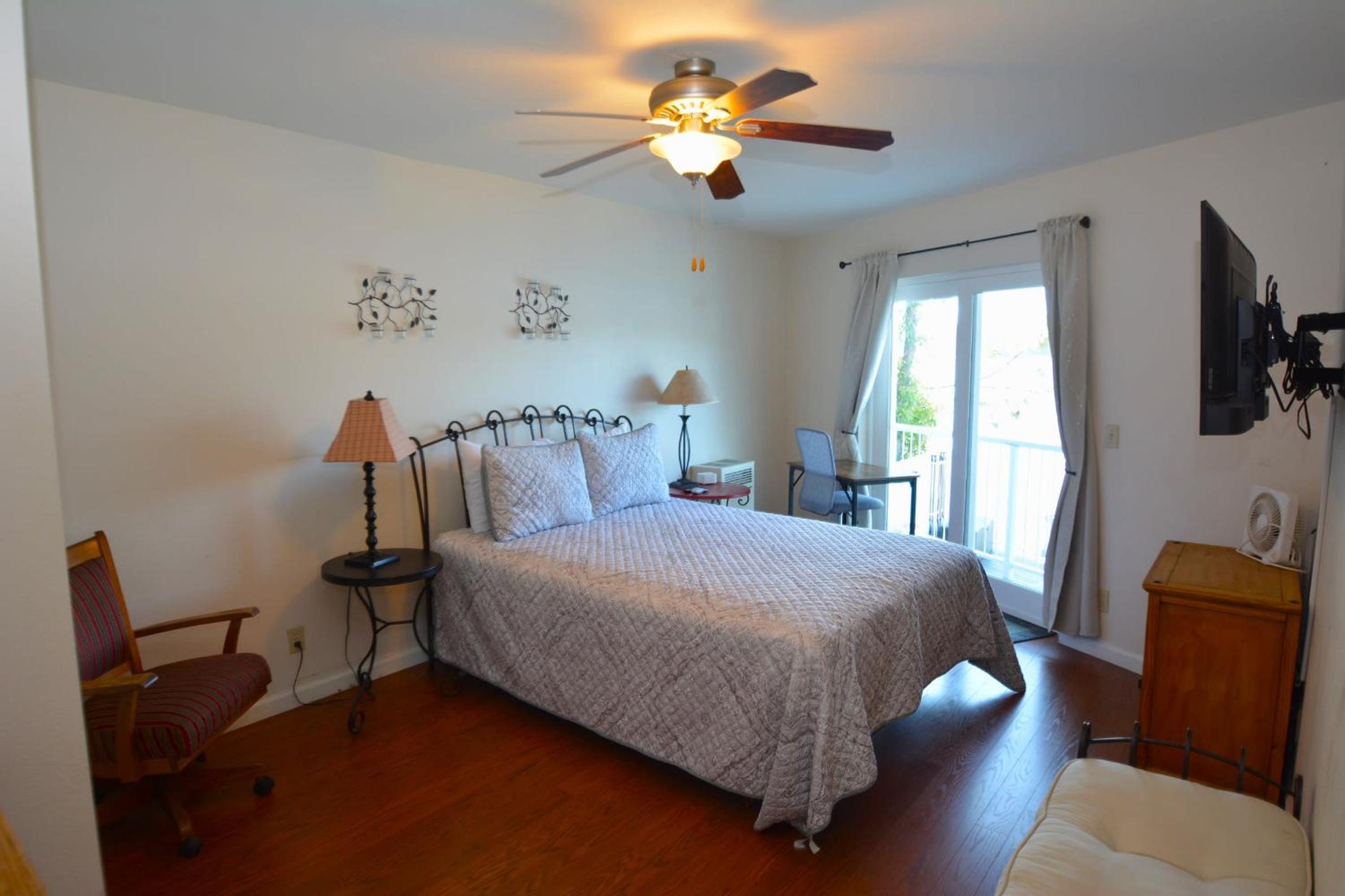 Beautiful Lakefront Home Spectacular View - Herrera