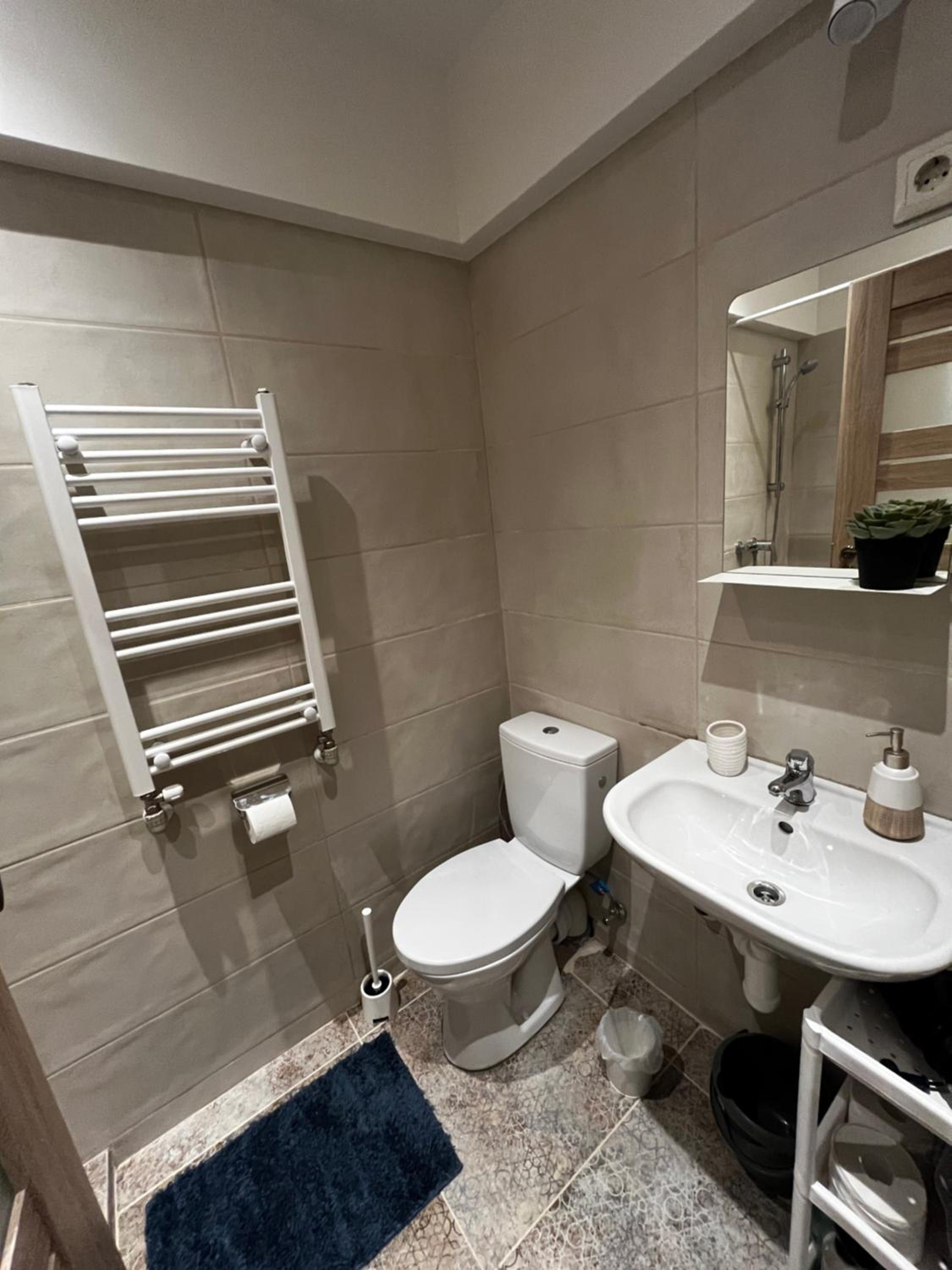 Cozy flat near center view 5