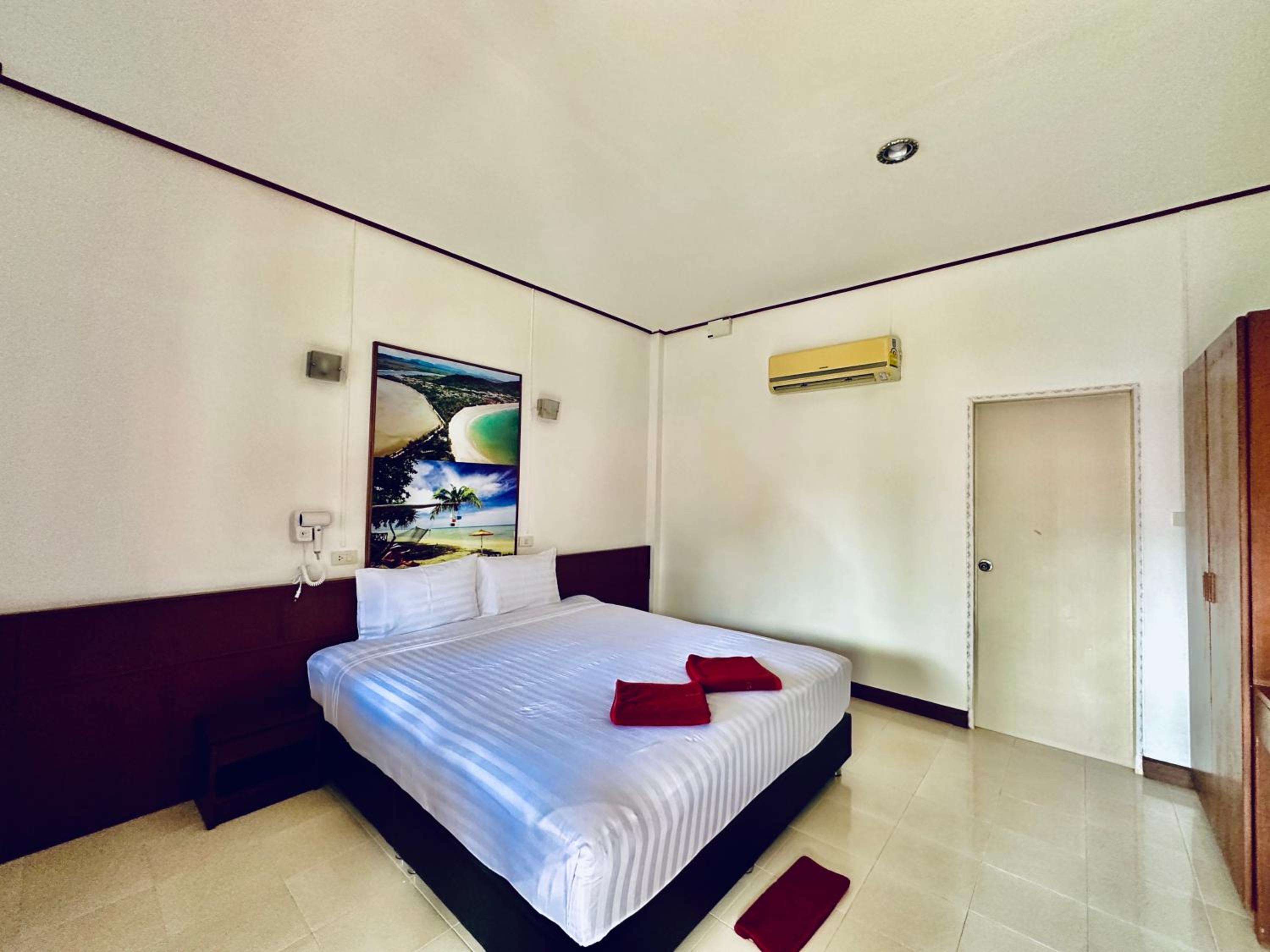 Lanta L.D. Beach Bungalow