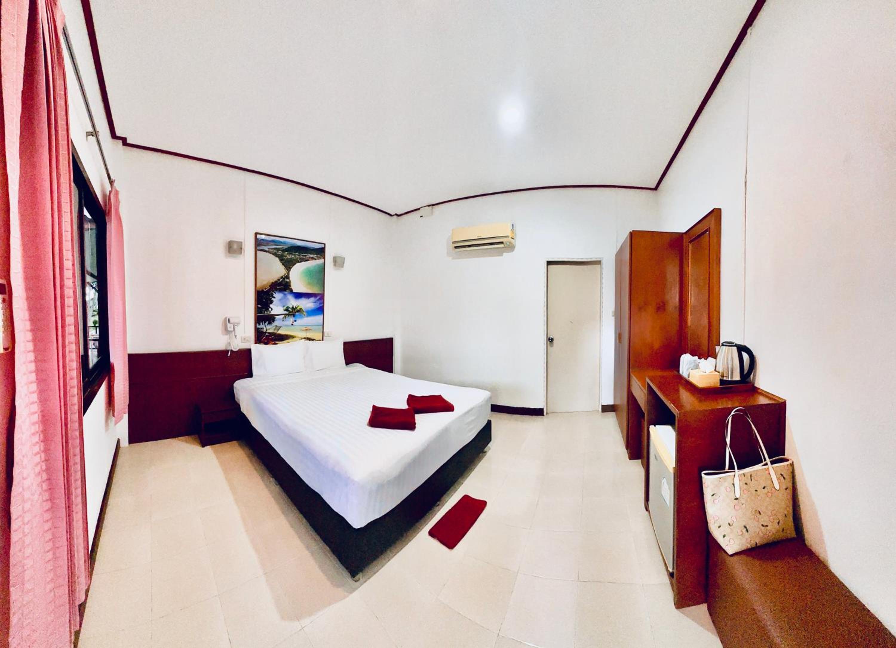 Lanta L.D. Beach Bungalow