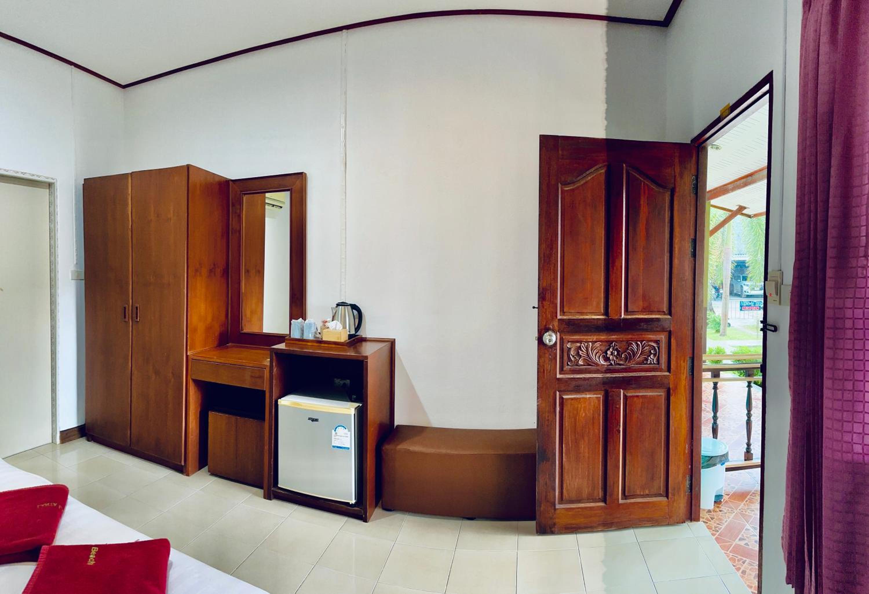 Lanta L.D. Beach Bungalow