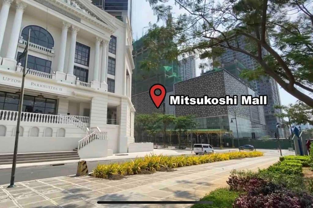 KL Cityscape modern apartment at Uptown BGC Taguig view 4