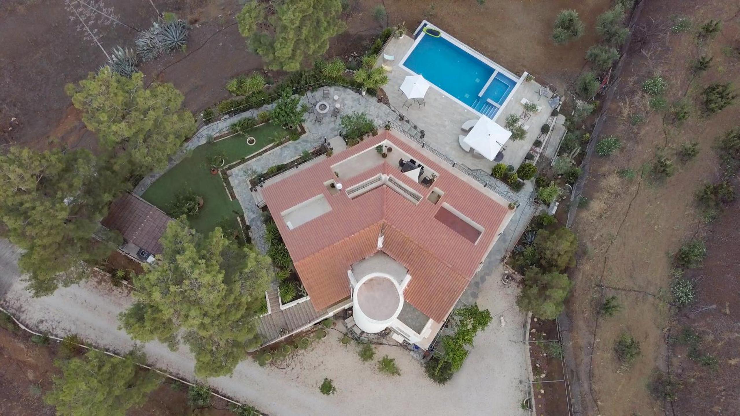 Hotel Mountain Retreat - Image 1