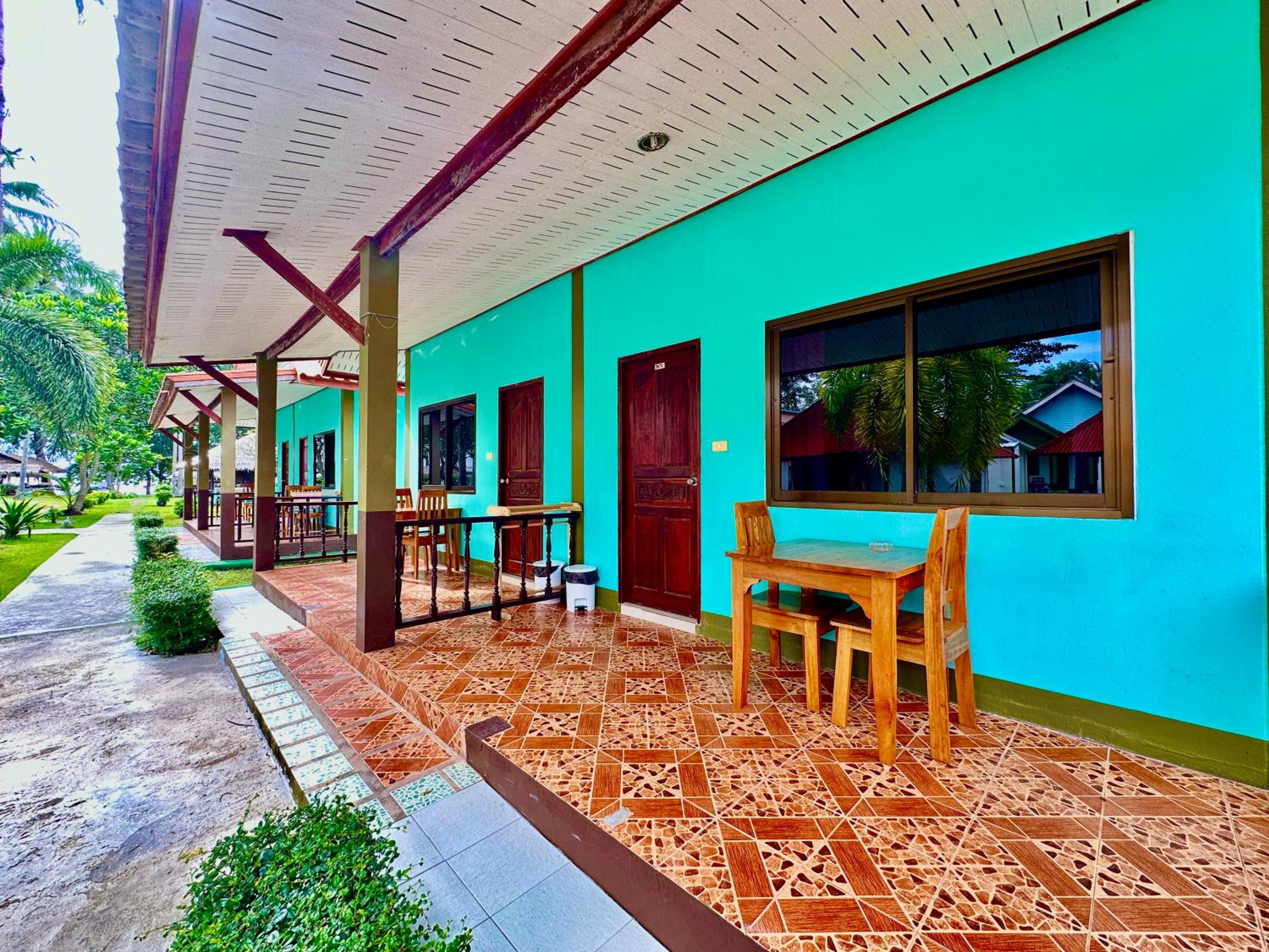 Lanta L.D. Beach Bungalow