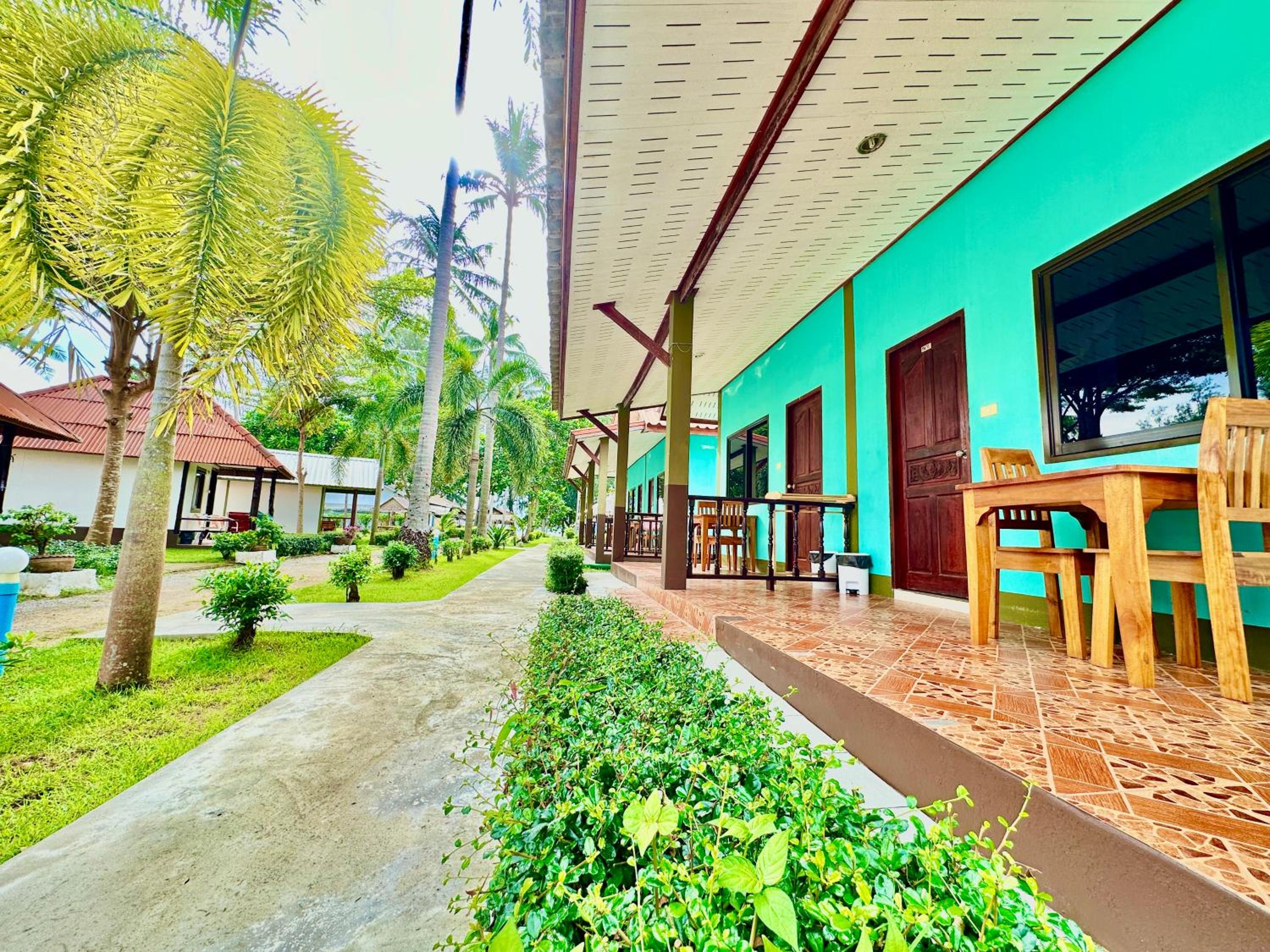 Lanta L.D. Beach Bungalow
