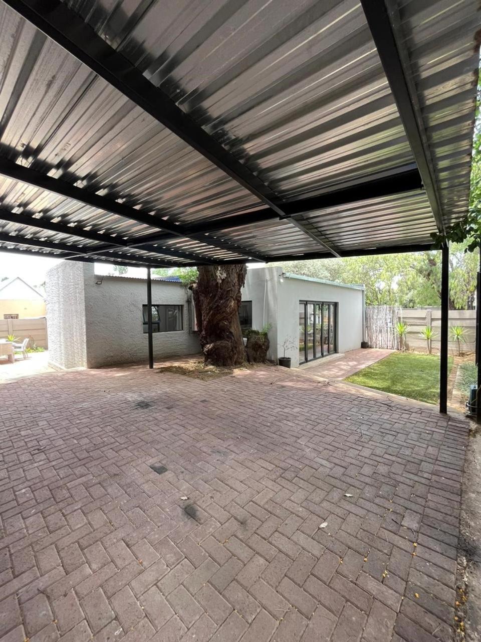 2 Bedroom Apartment in Waverley, Bloemfontein