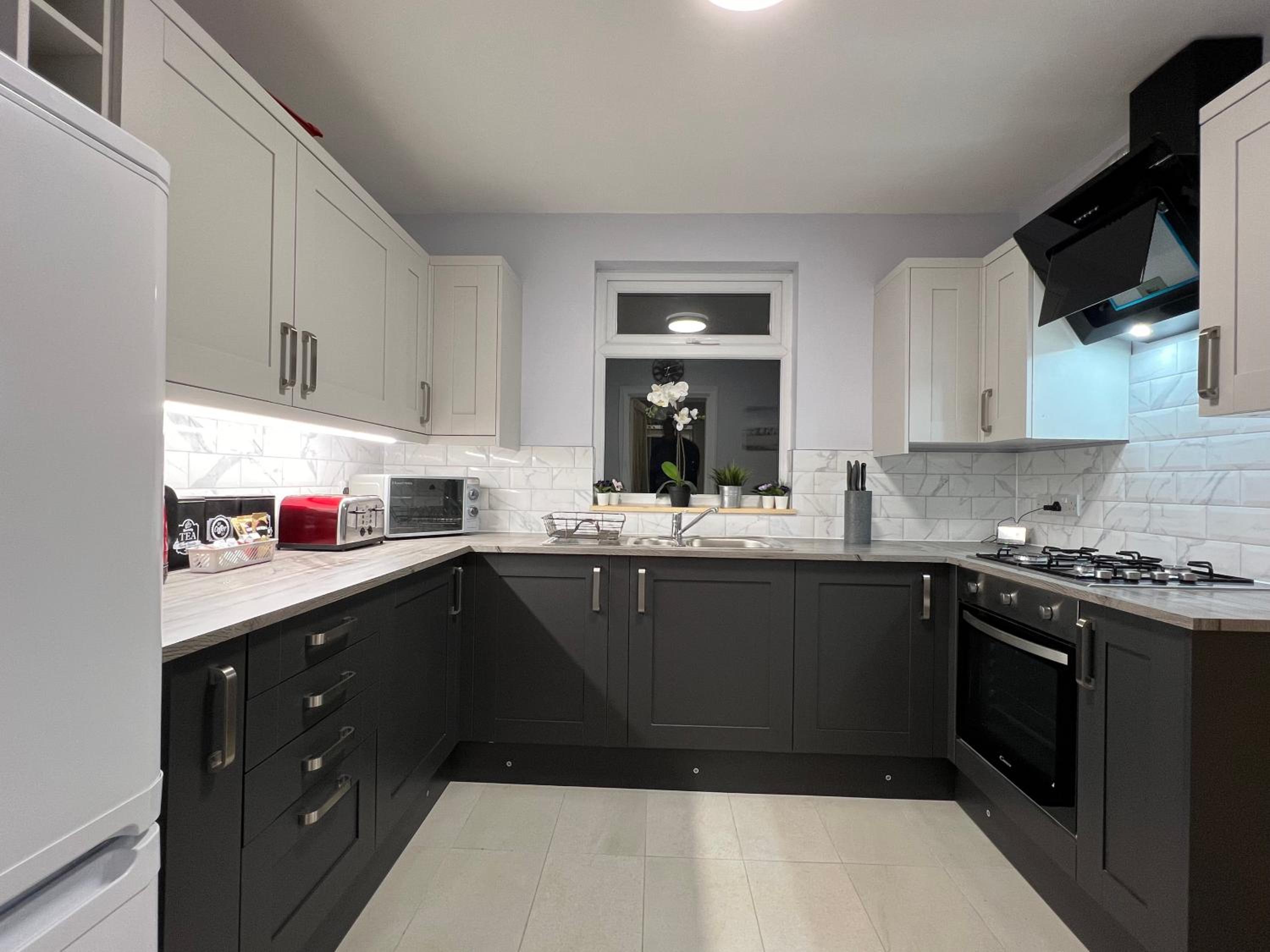 Immaculate Newly Refurbished 4 Bed House view 5