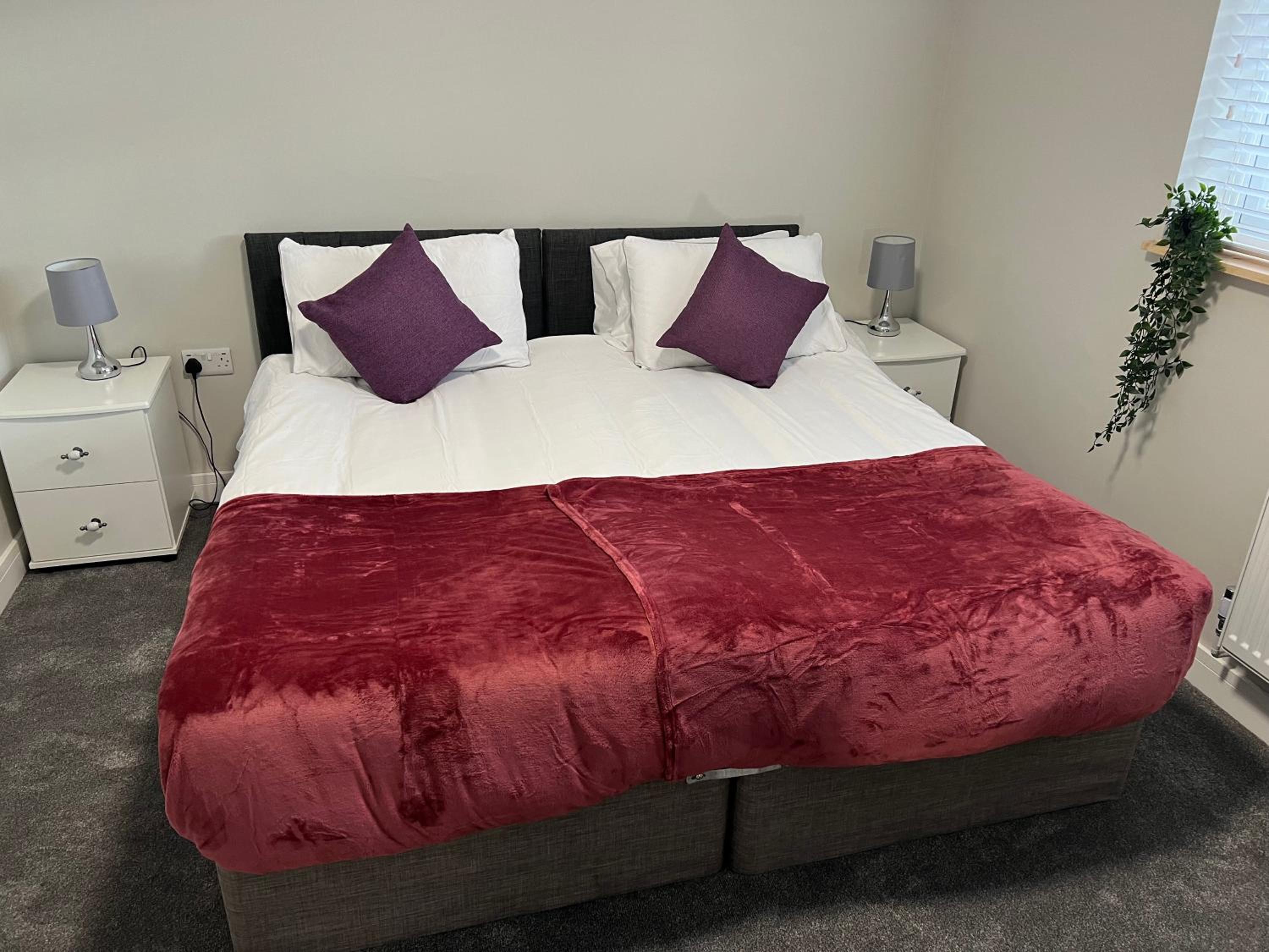 Immaculate Newly Refurbished 4 Bed House view 3